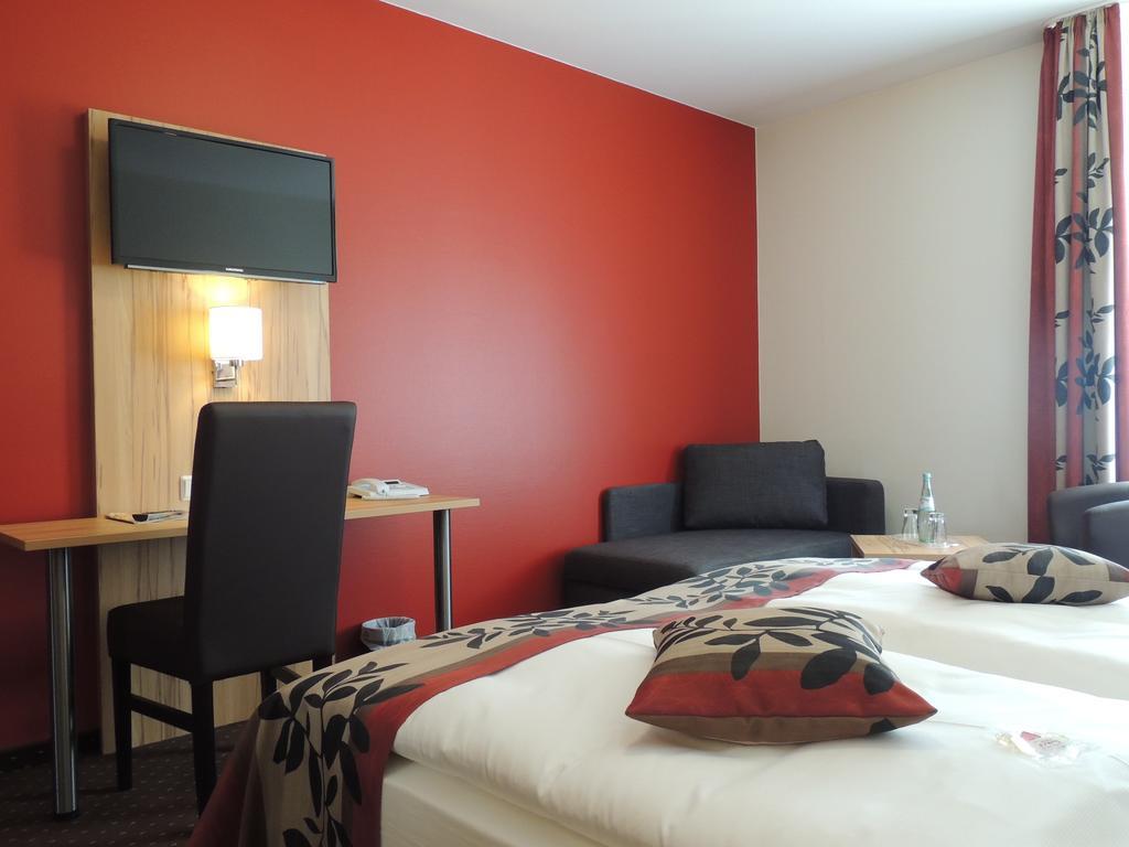 Sutter'S Landhaus Hotel Gensingen Ruang foto