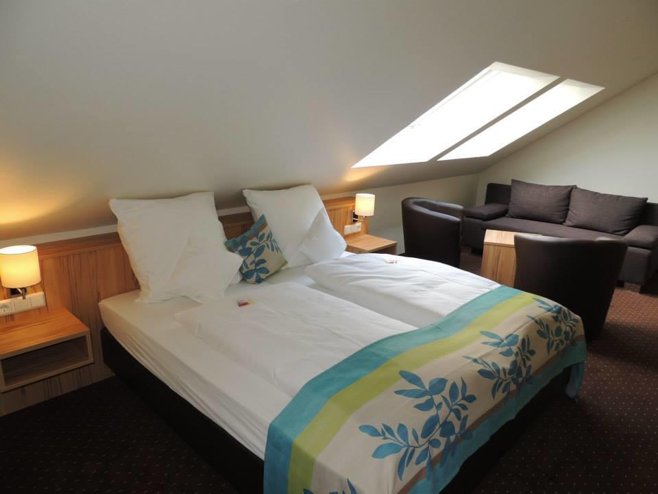 Sutter'S Landhaus Hotel Gensingen Ruang foto