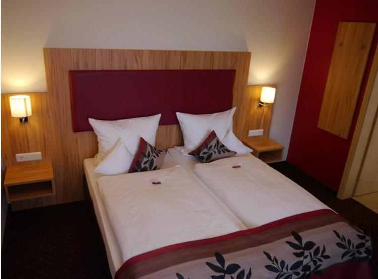 Sutter'S Landhaus Hotel Gensingen Bagian luar foto